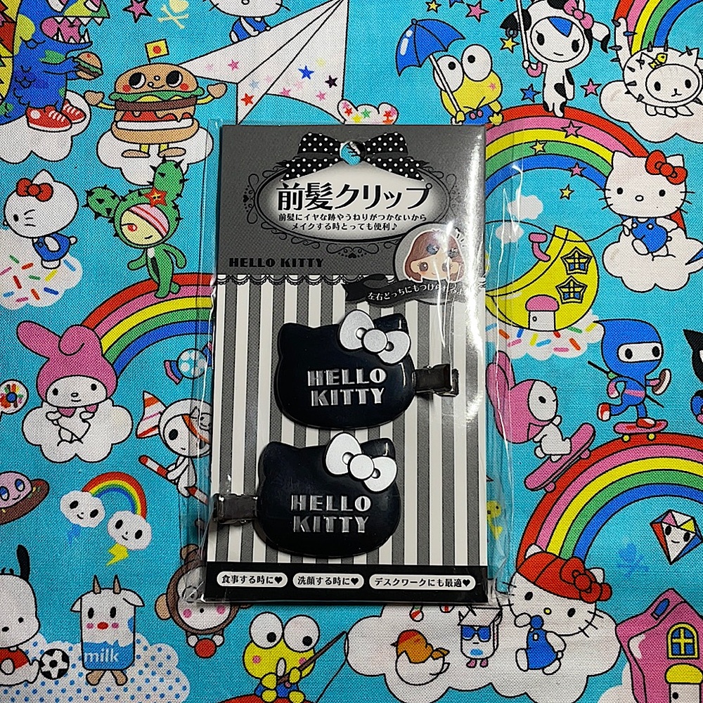 Hello Kitty black and silver bow clips